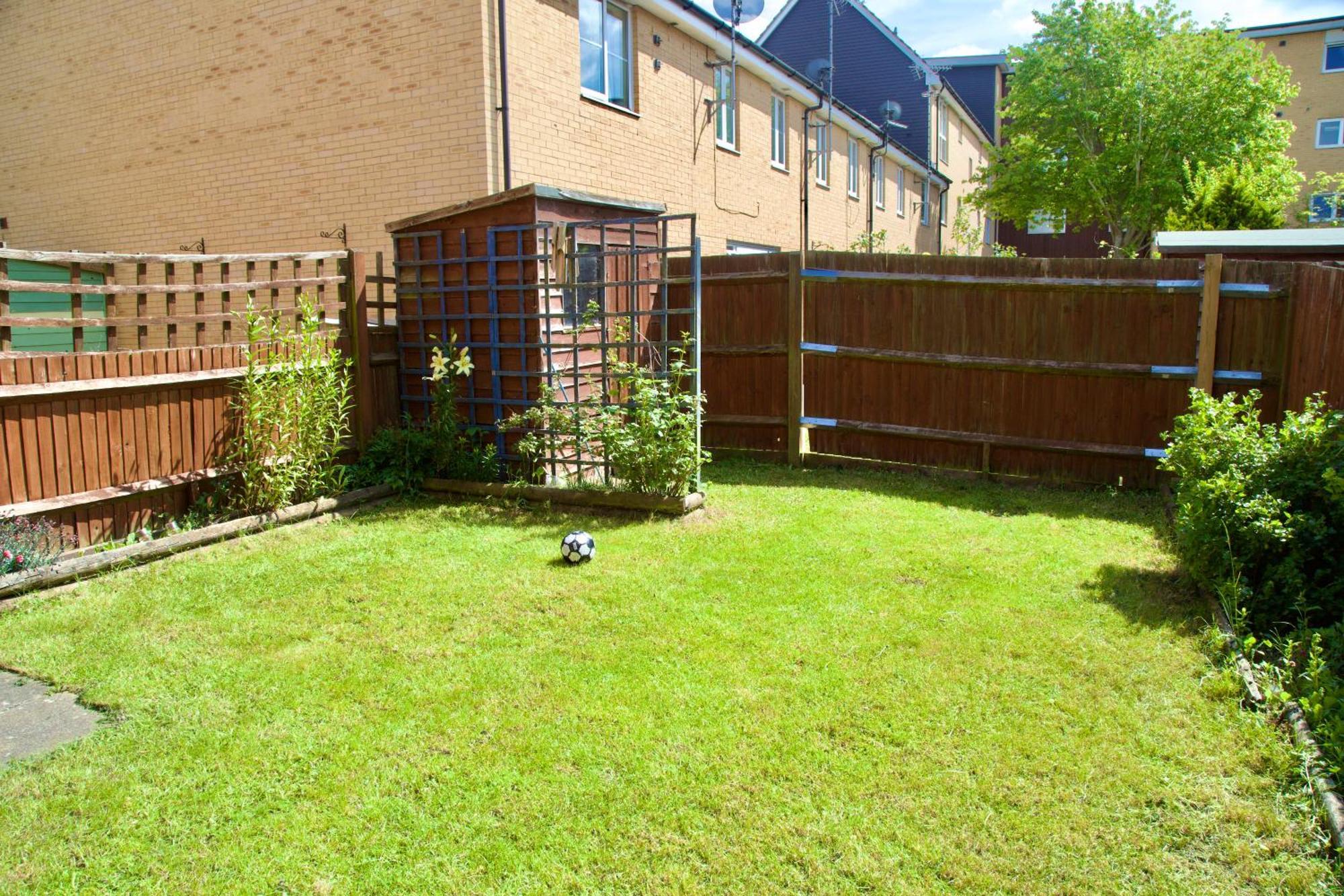 Holiday home Spacious & Stylish - Perfect For Families & Contractors ! 3 Bedroom House In Upto 3 Free Parking !! Reading